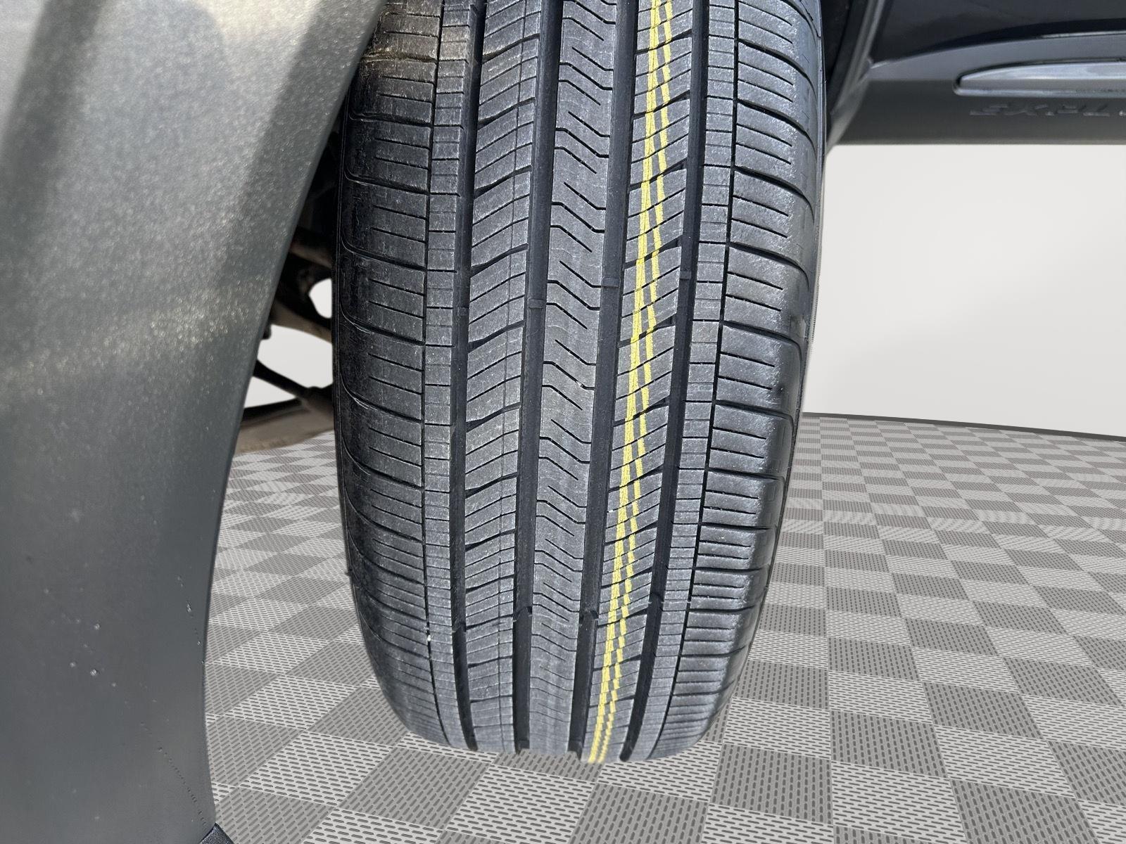 Vehicle photo 11