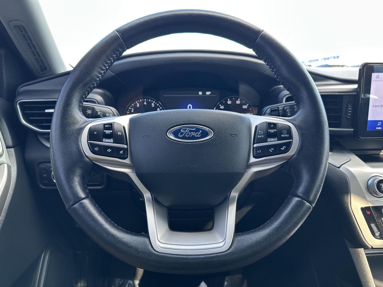 Vehicle photo 12