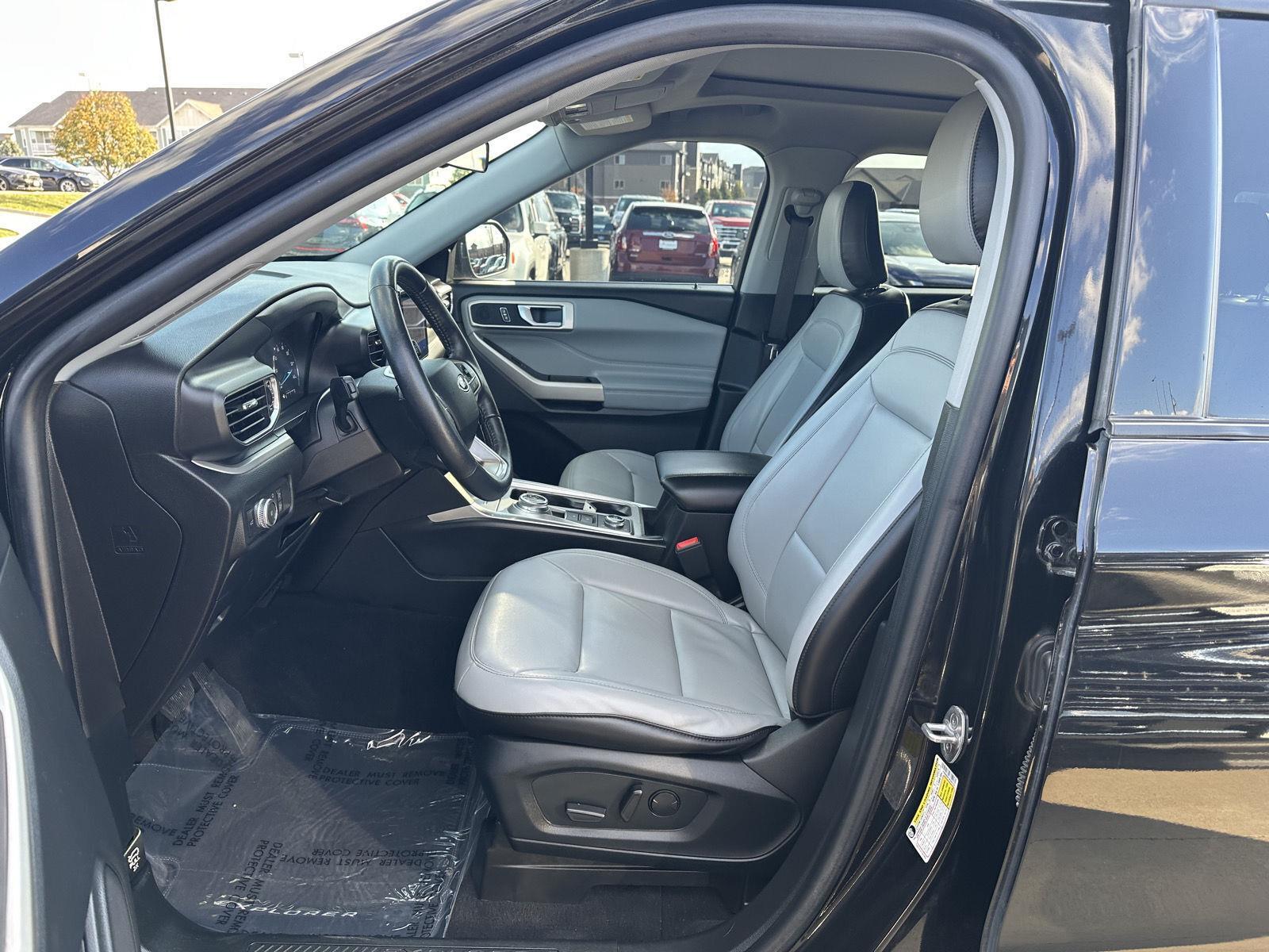 Vehicle photo 17