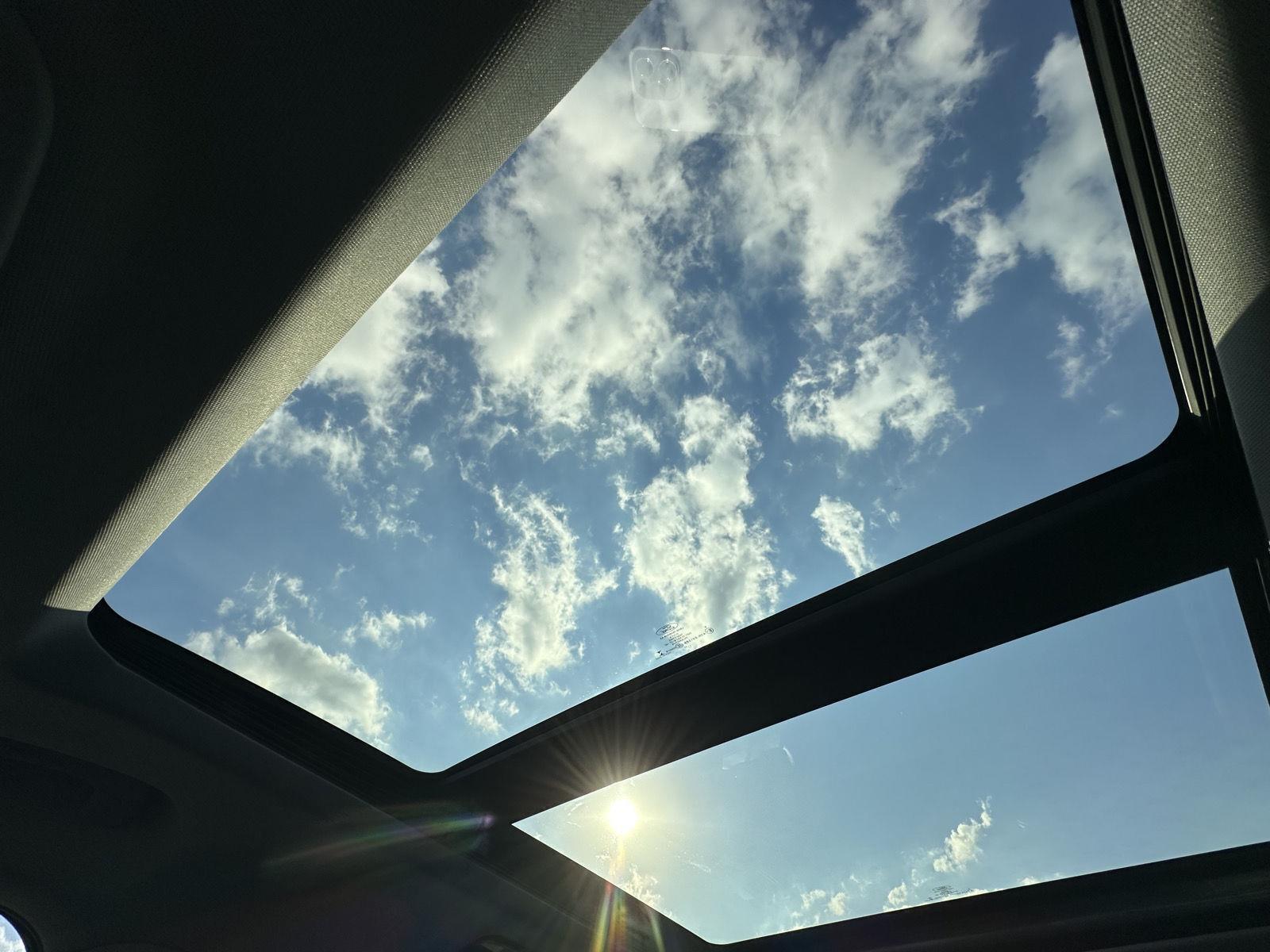 Vehicle photo 23