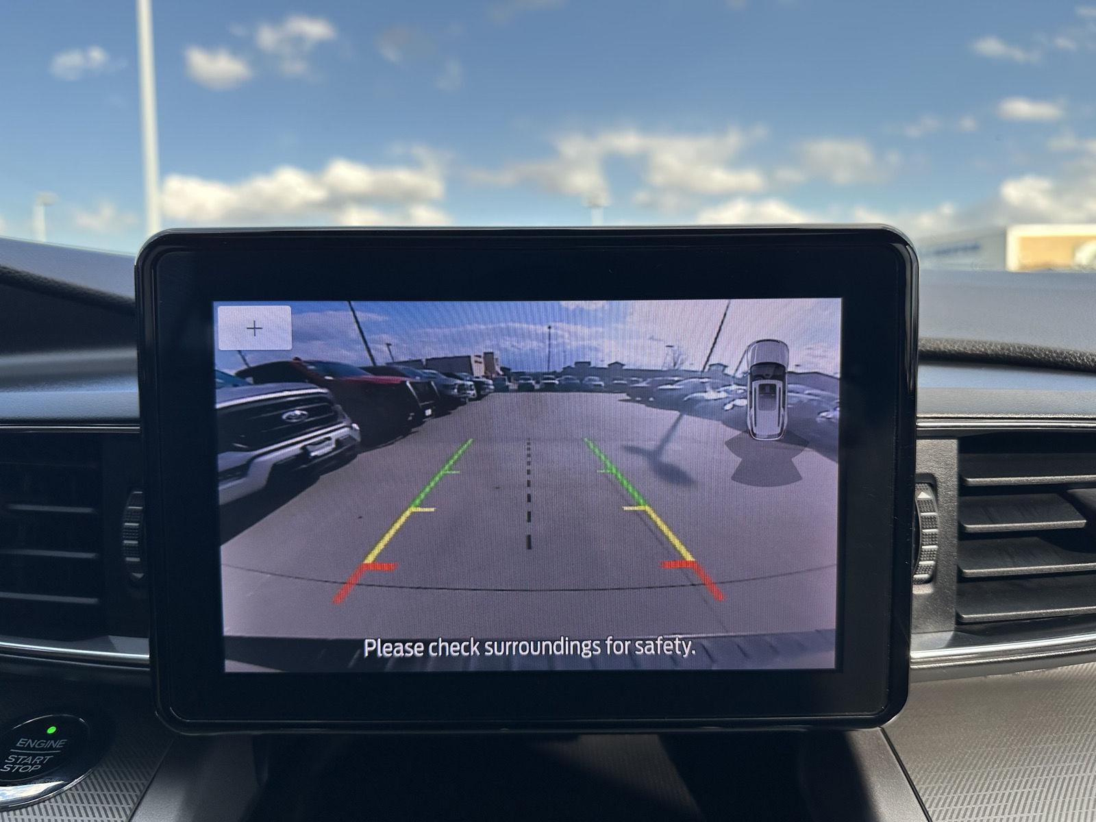 Vehicle photo 25
