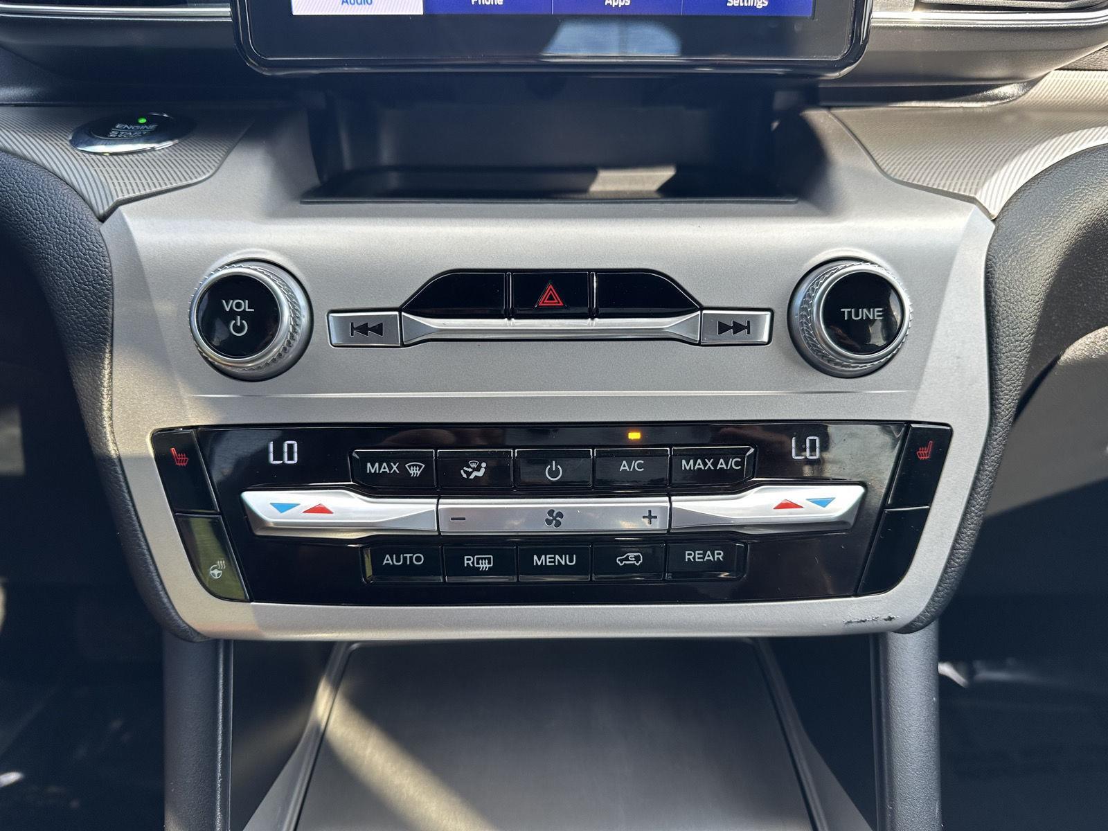 Vehicle photo 28