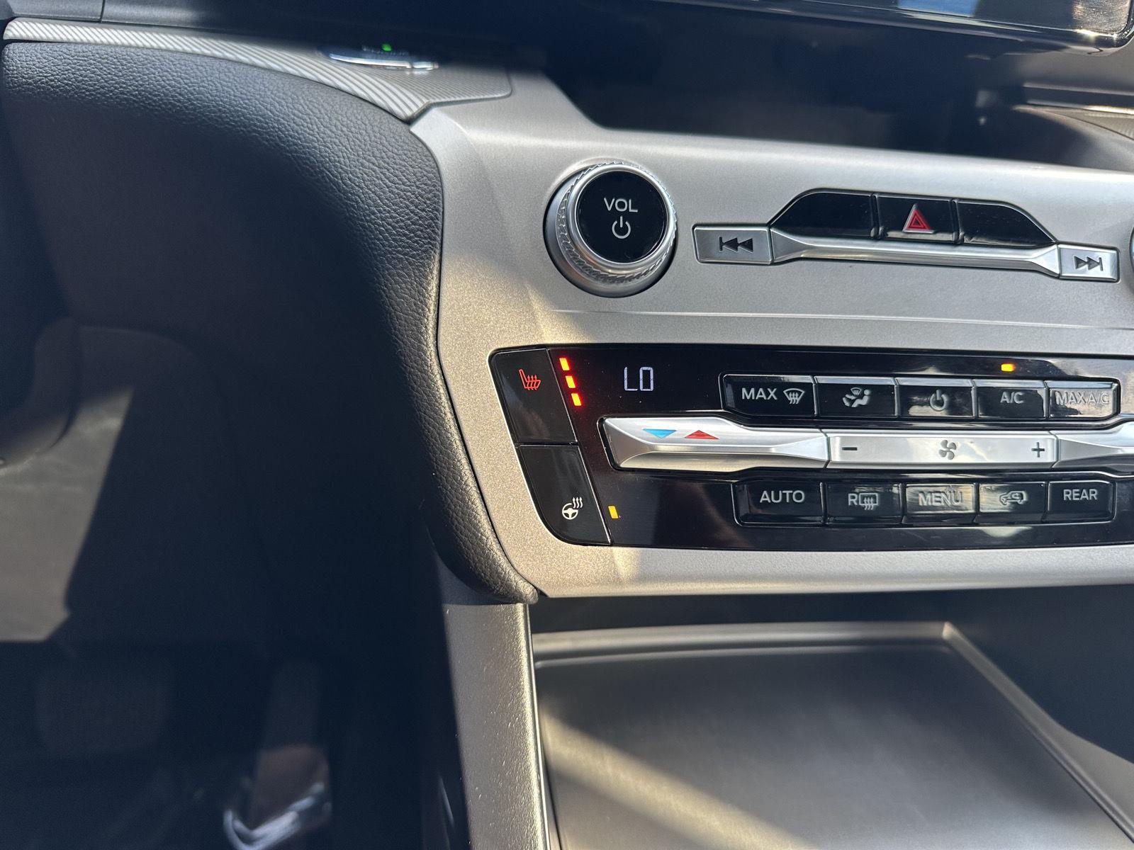 Vehicle photo 29