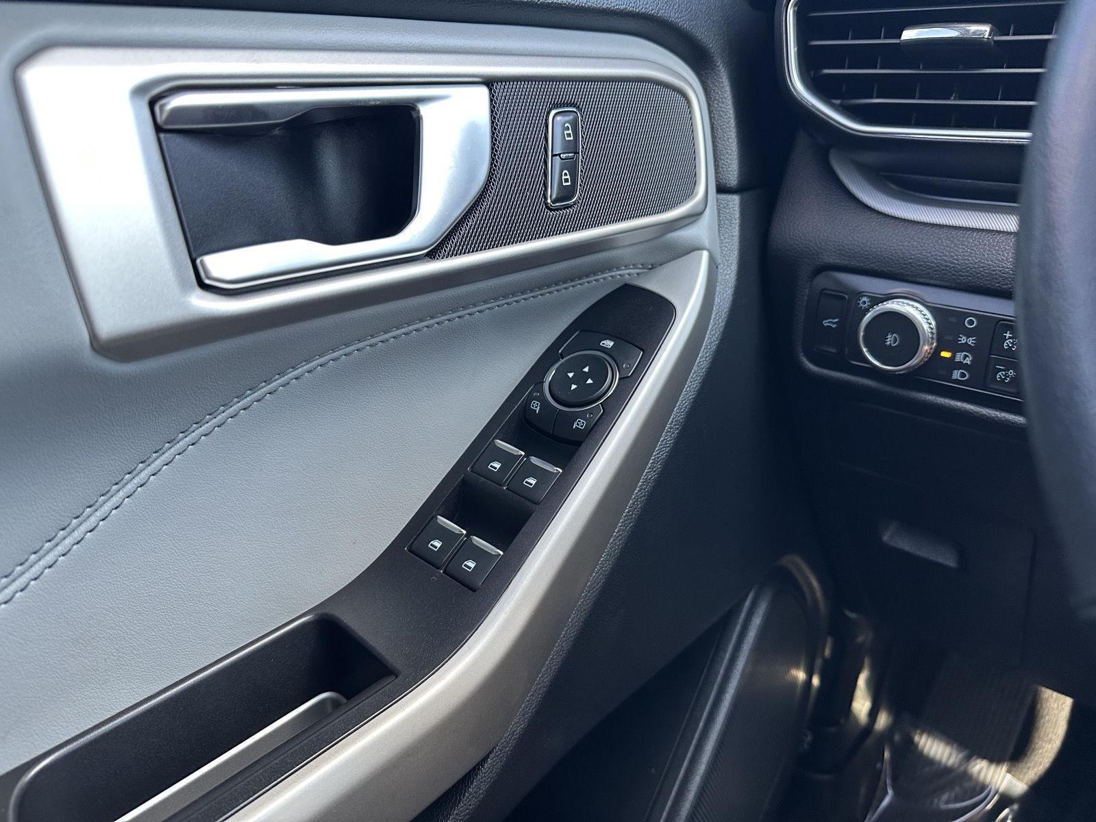Vehicle photo 31