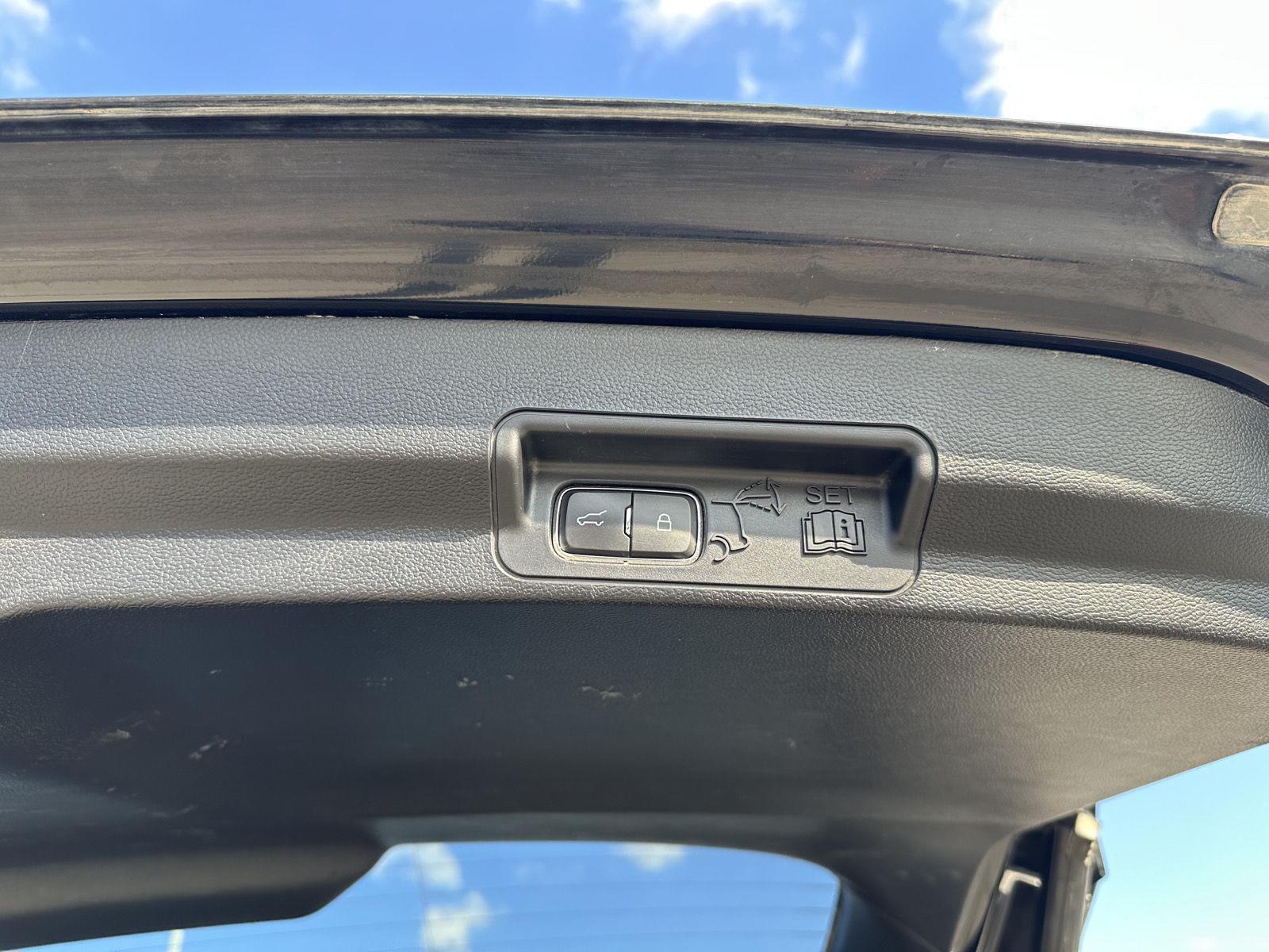 Vehicle photo 38