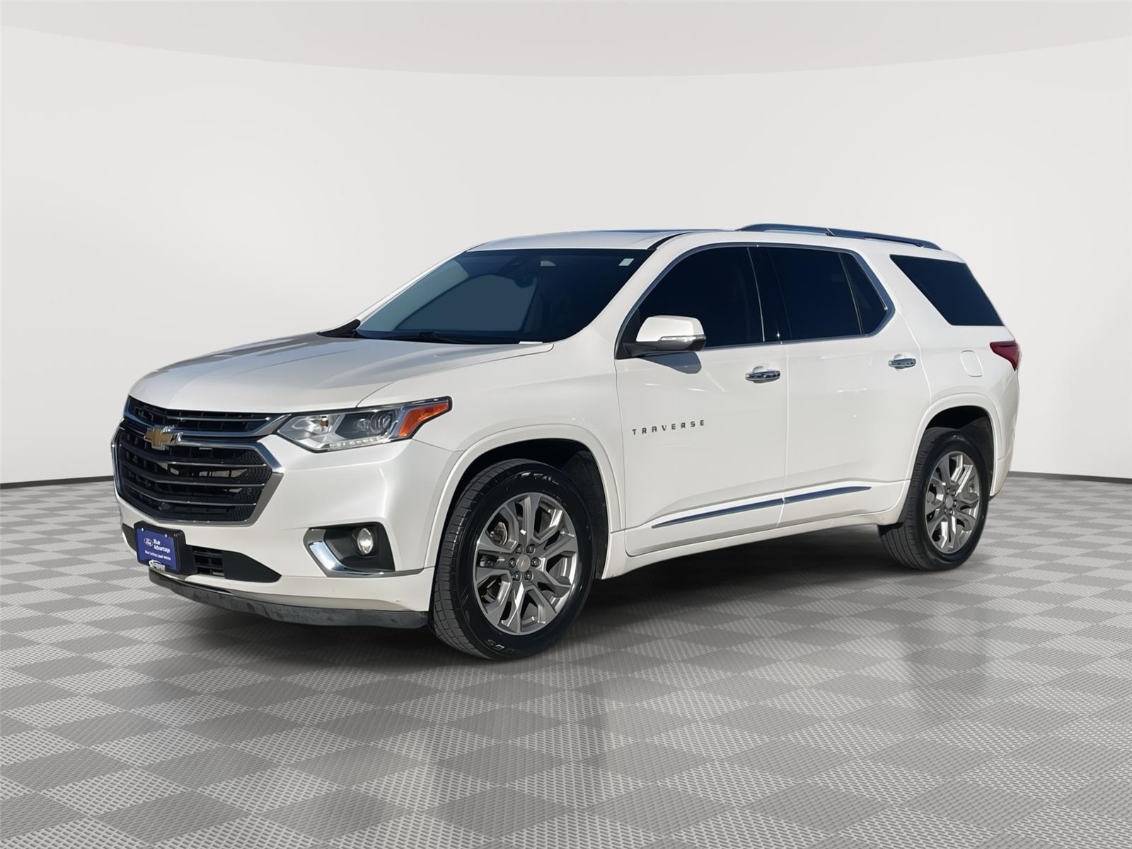 White (Iridescent Pearl Tricoat) 2021 Chevrolet Traverse SUV / Crossover Four-Wheel Drive 9-Speed Automatic