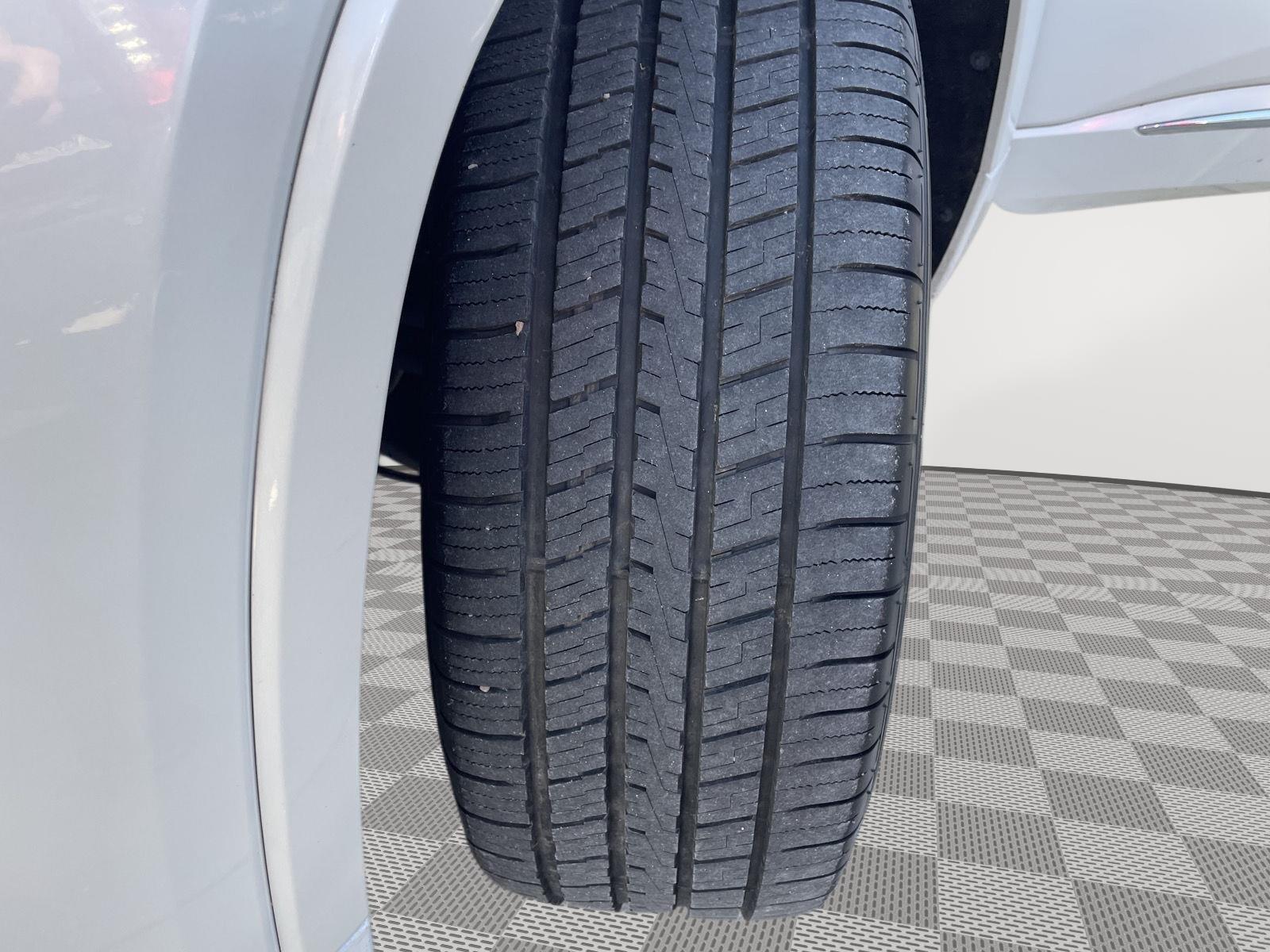 Vehicle photo 11