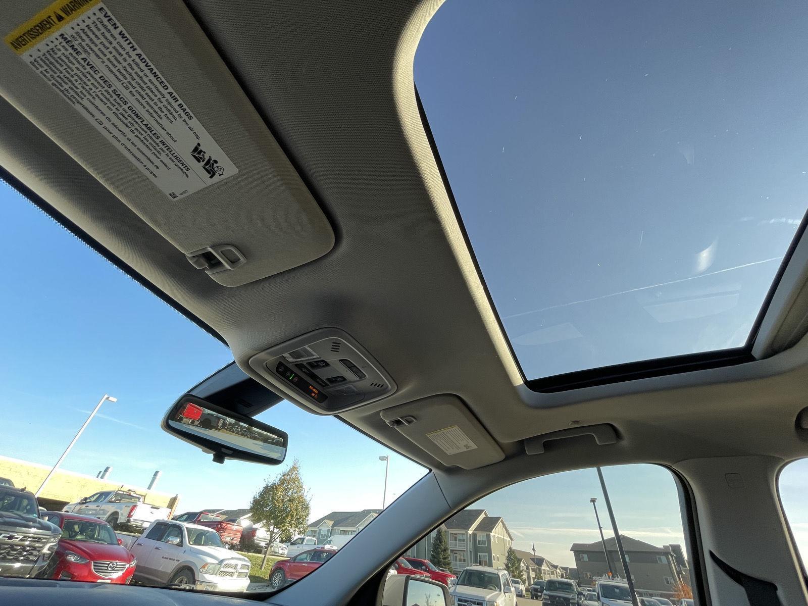 Vehicle photo 23