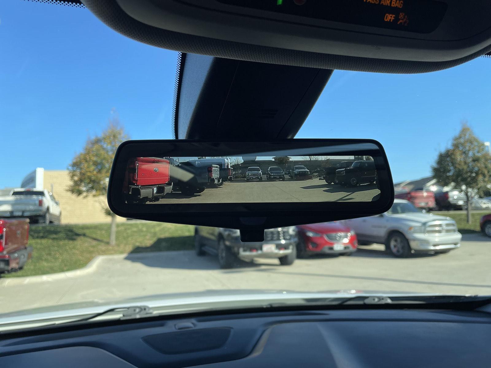 Vehicle photo 24
