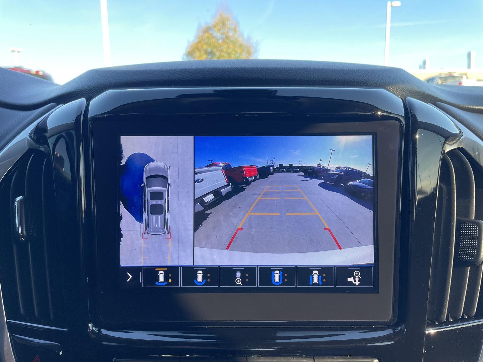 Vehicle photo 26