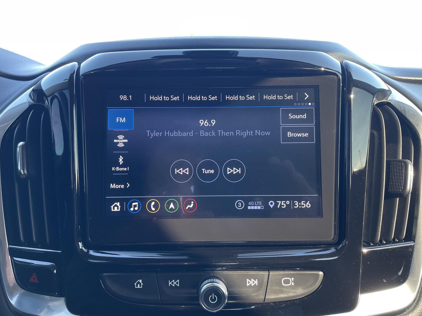 Vehicle photo 30