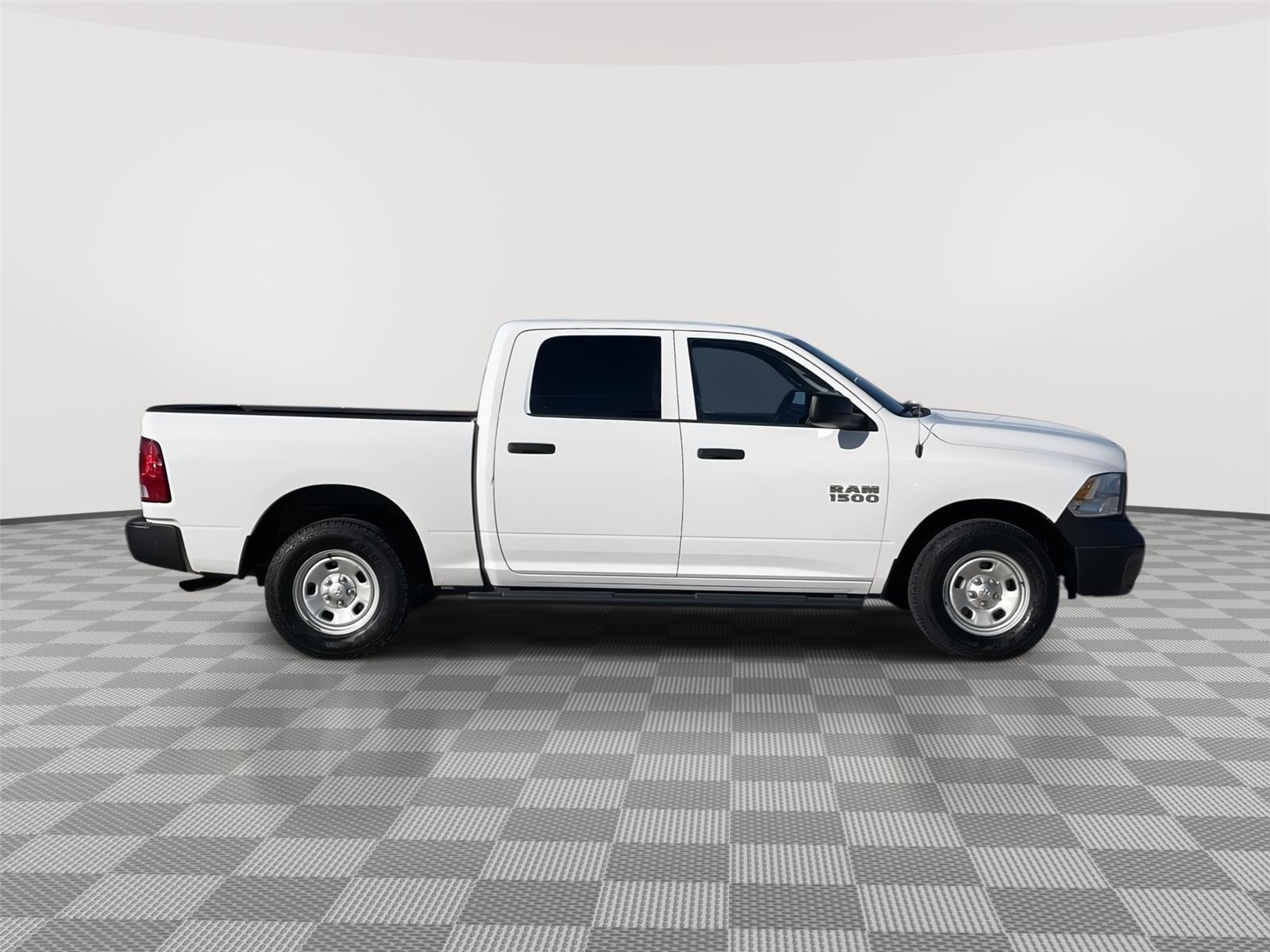 Vehicle photo 6