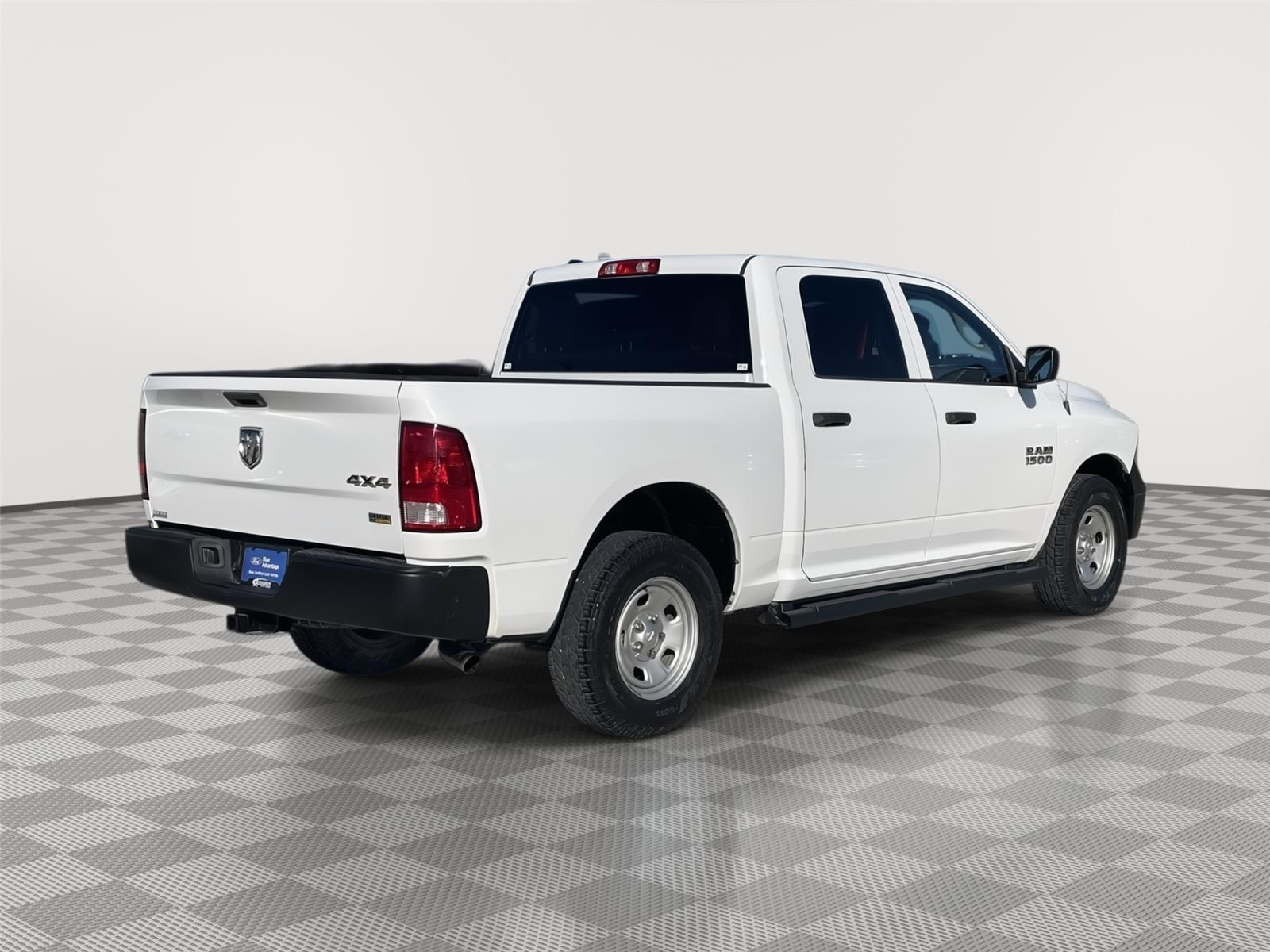 Vehicle photo 7