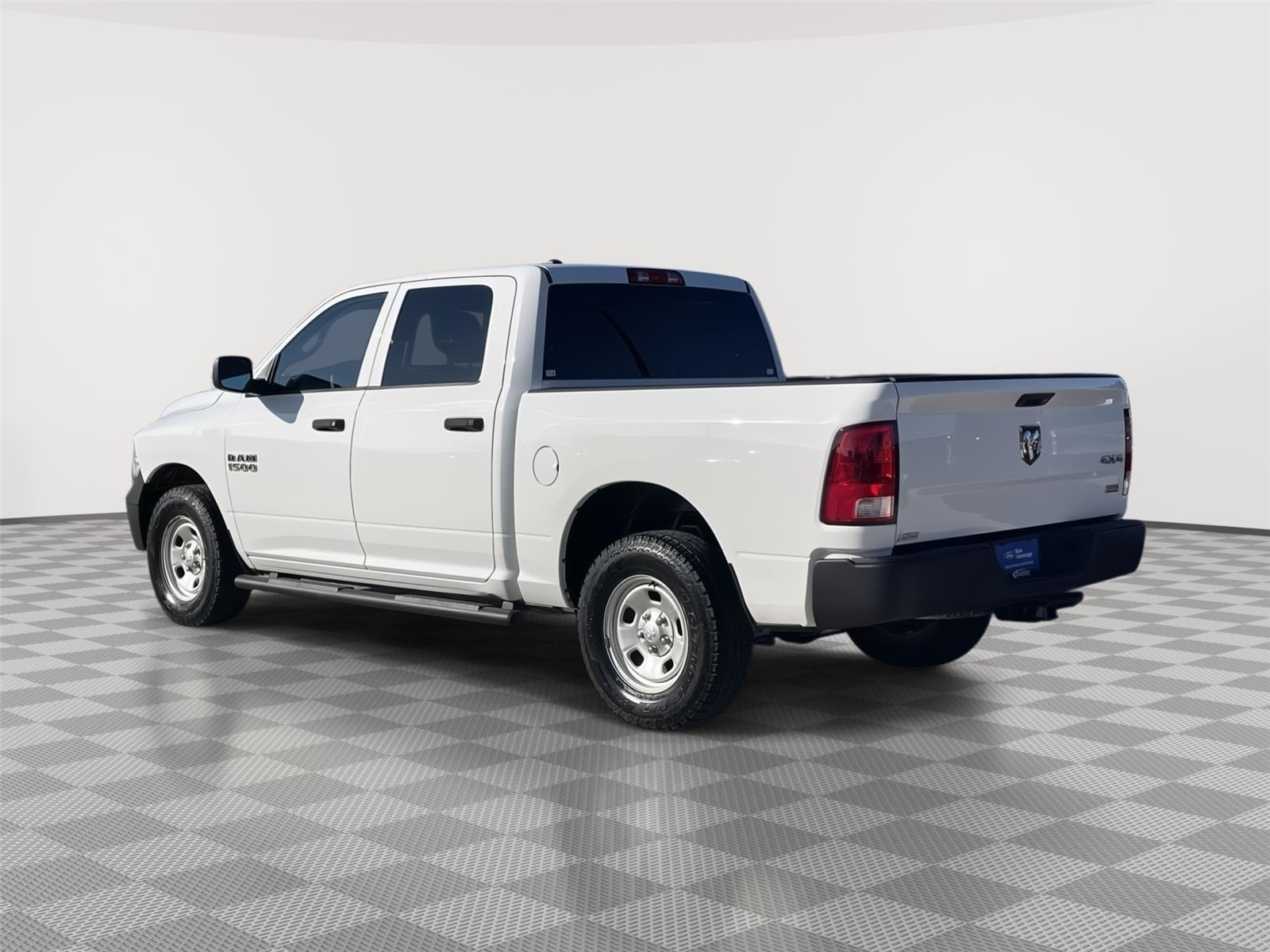 Vehicle photo 9