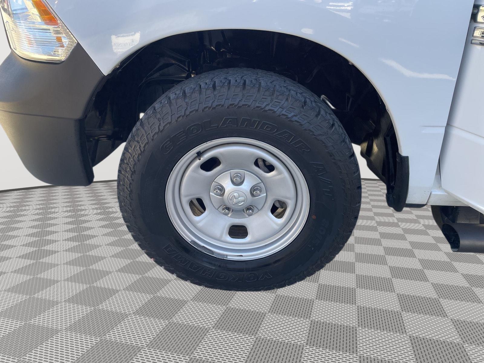 Vehicle photo 10