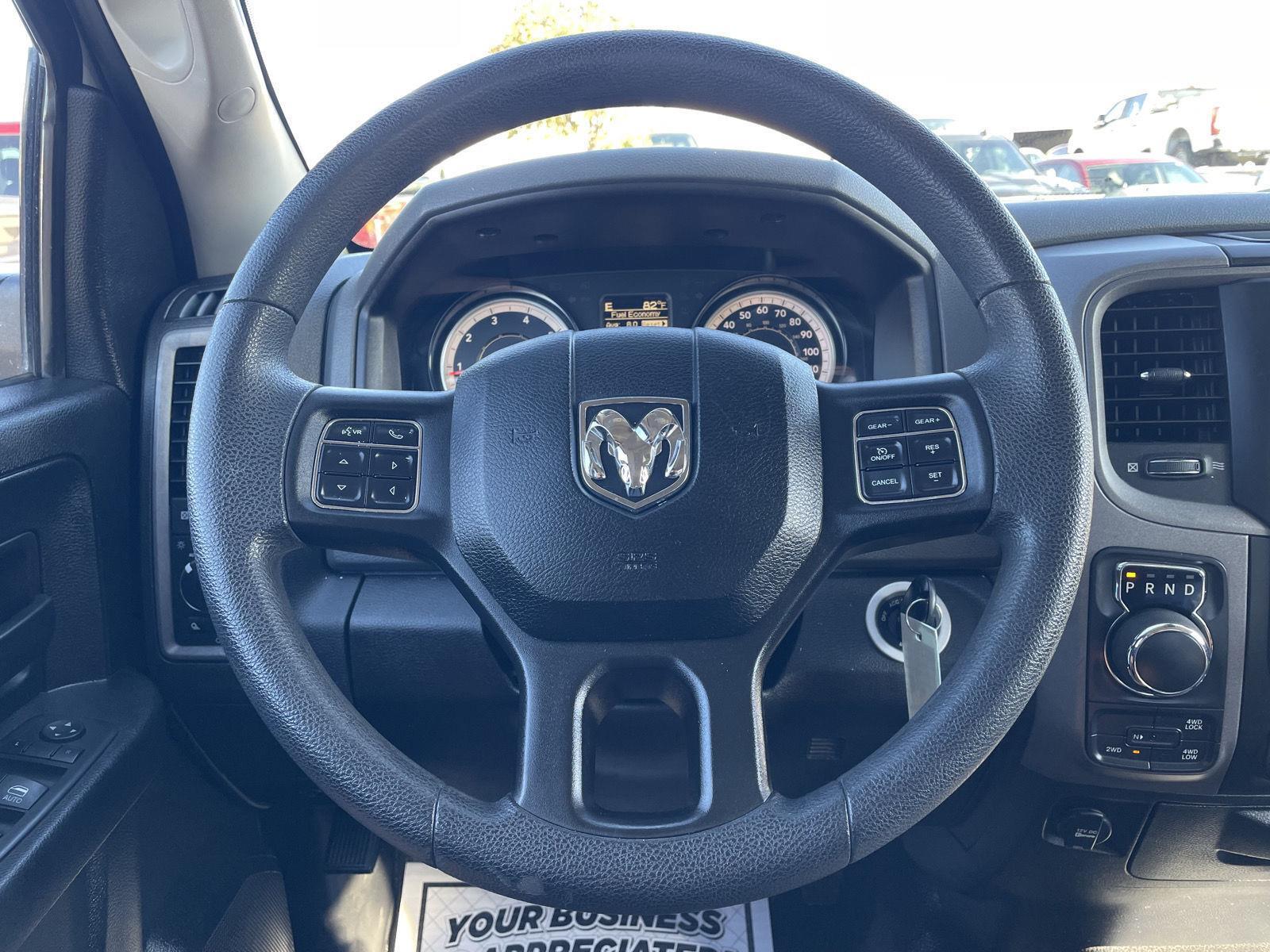 Vehicle photo 12