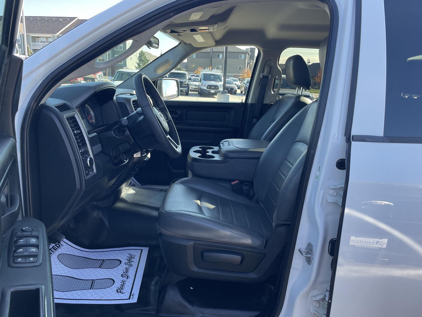 Vehicle photo 17