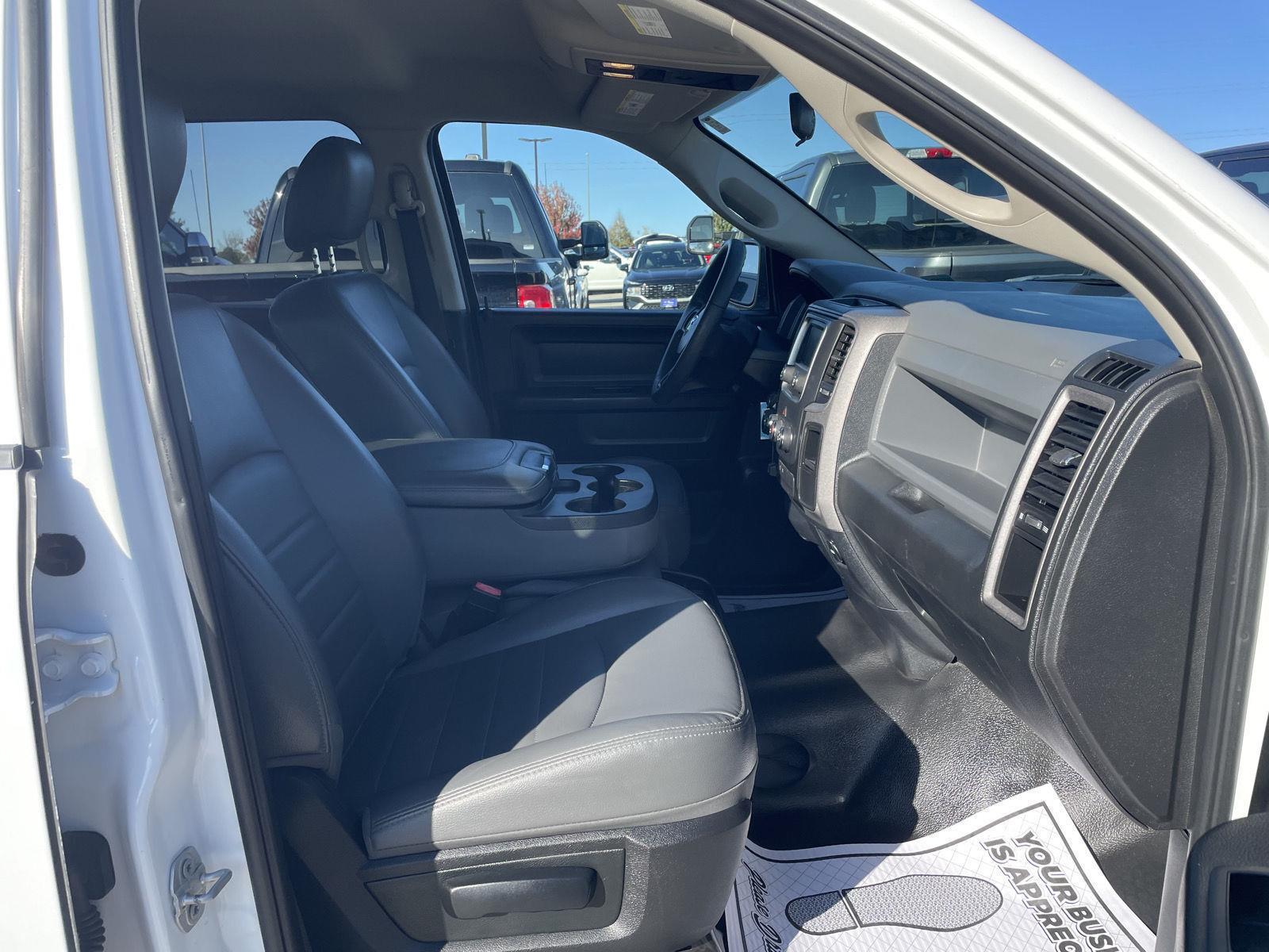 Vehicle photo 19