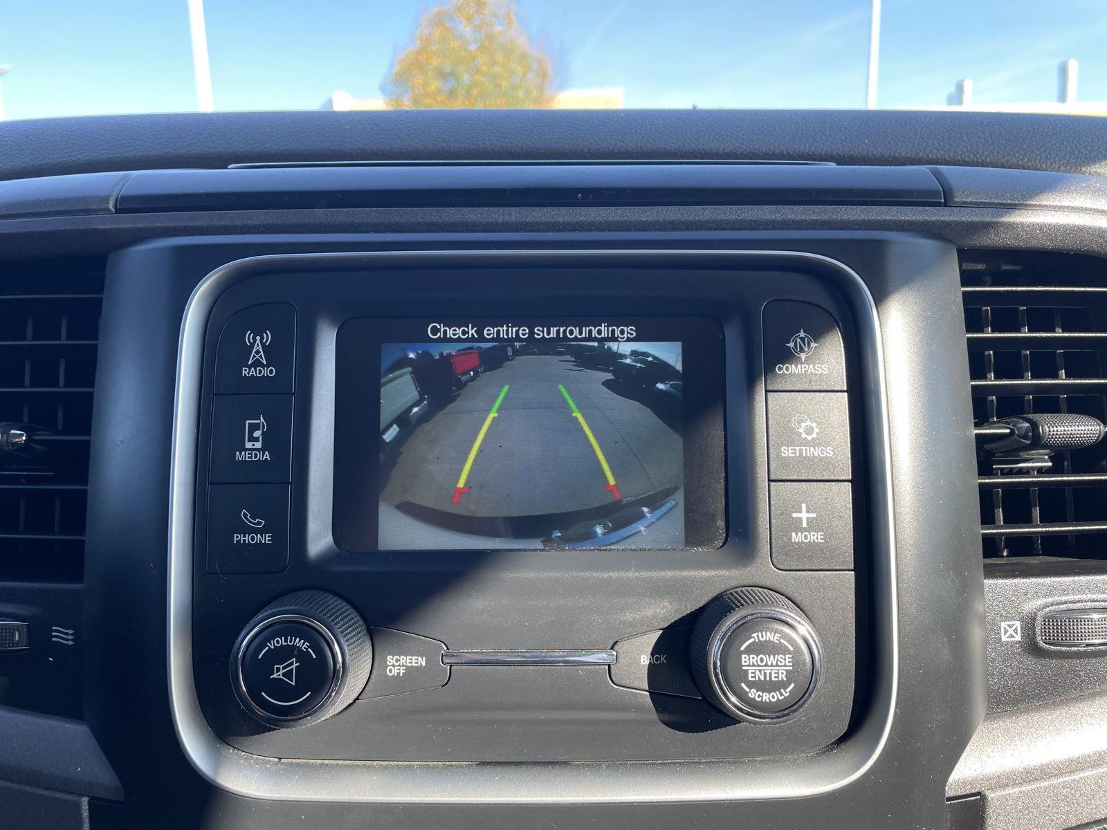 Vehicle photo 23