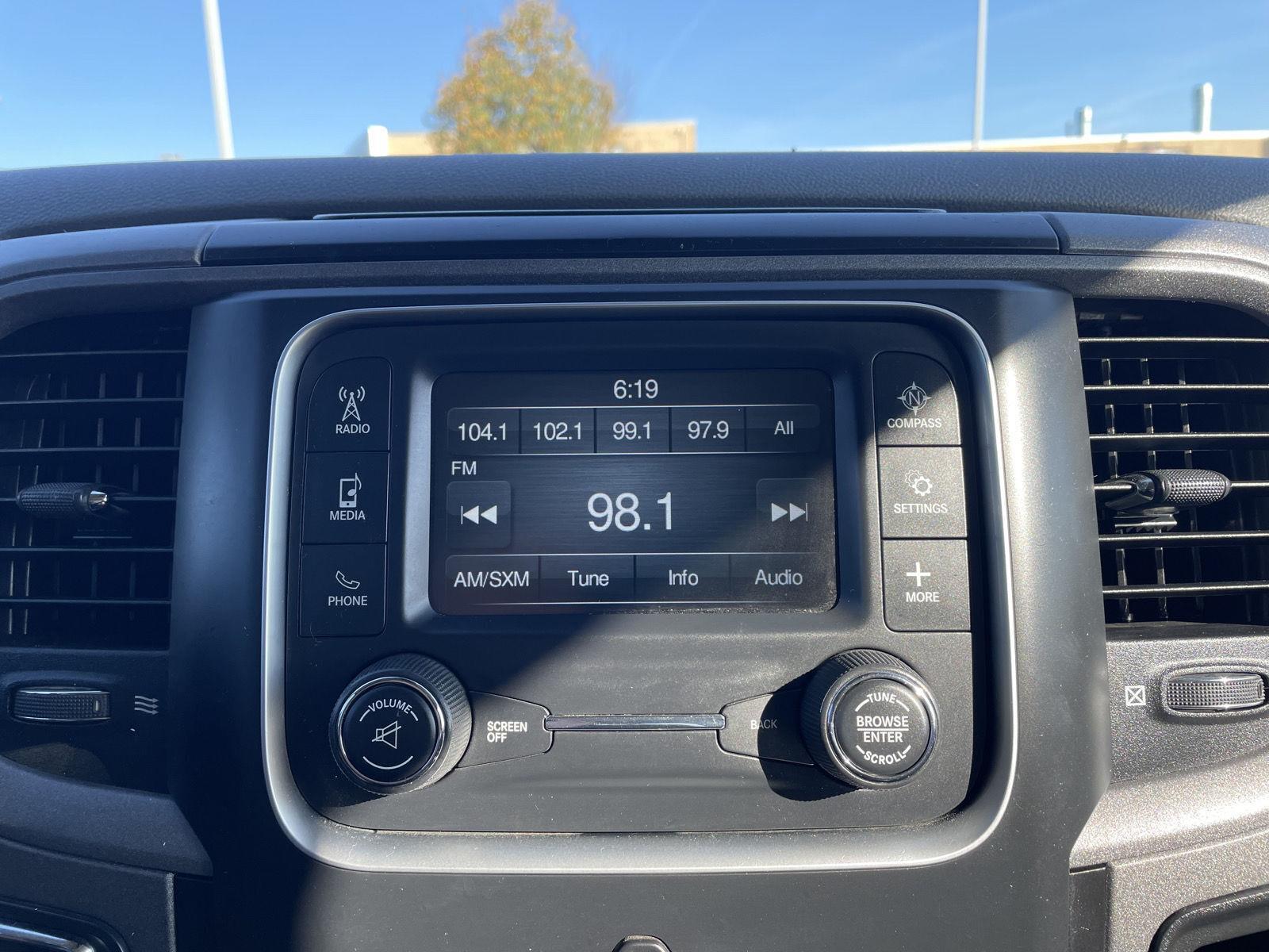 Vehicle photo 24
