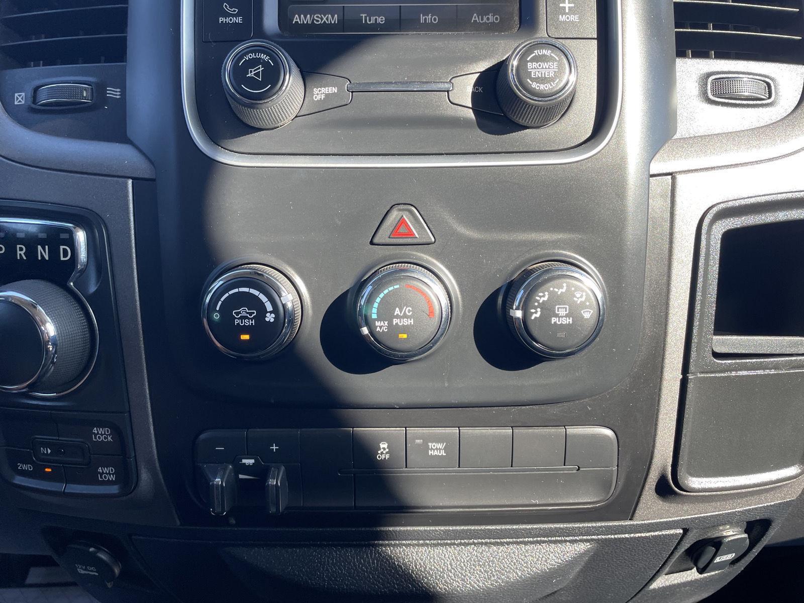 Vehicle photo 25