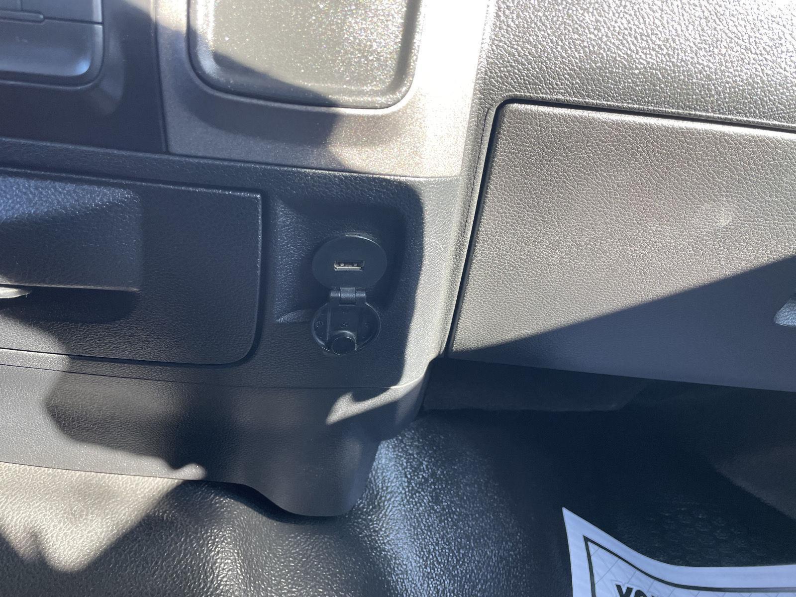 Vehicle photo 26