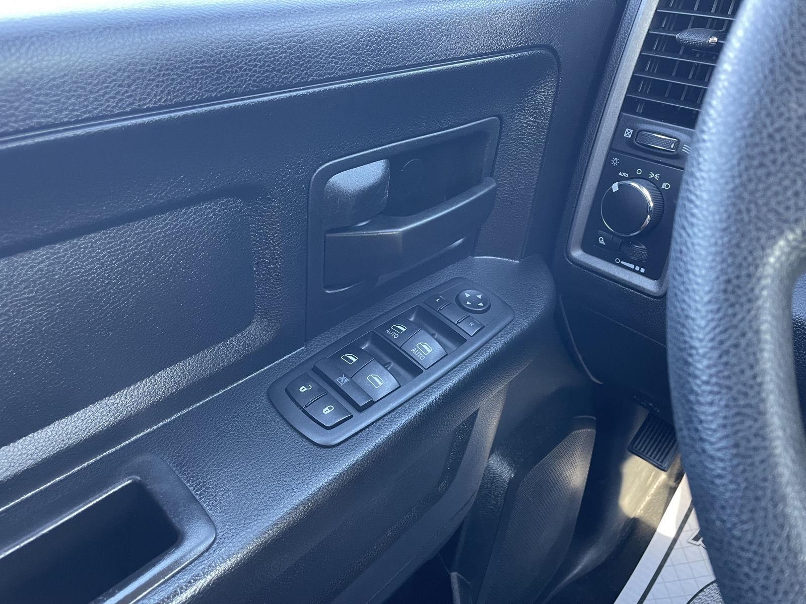 Vehicle photo 27