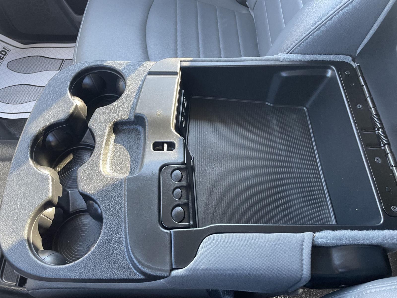 Vehicle photo 29