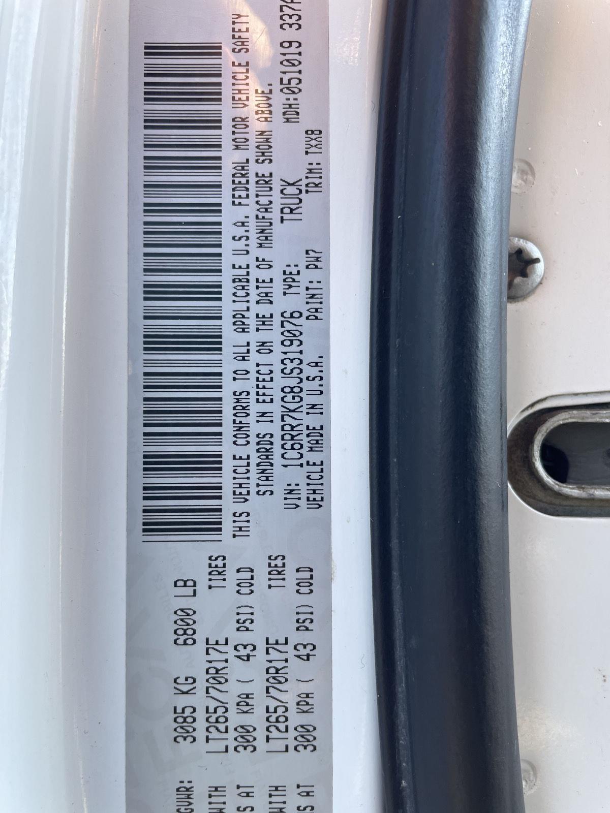 Vehicle photo 30