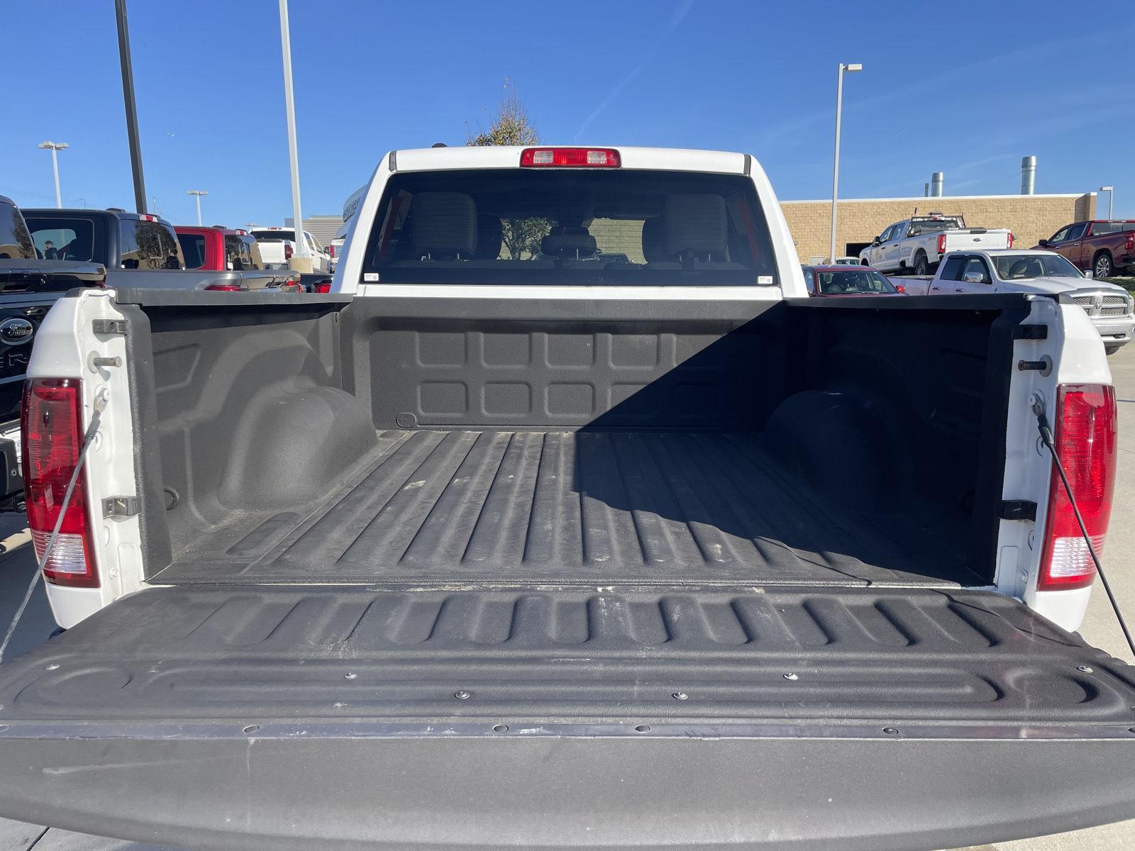 Vehicle photo 32