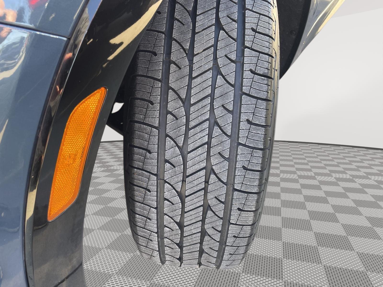 Vehicle photo 11