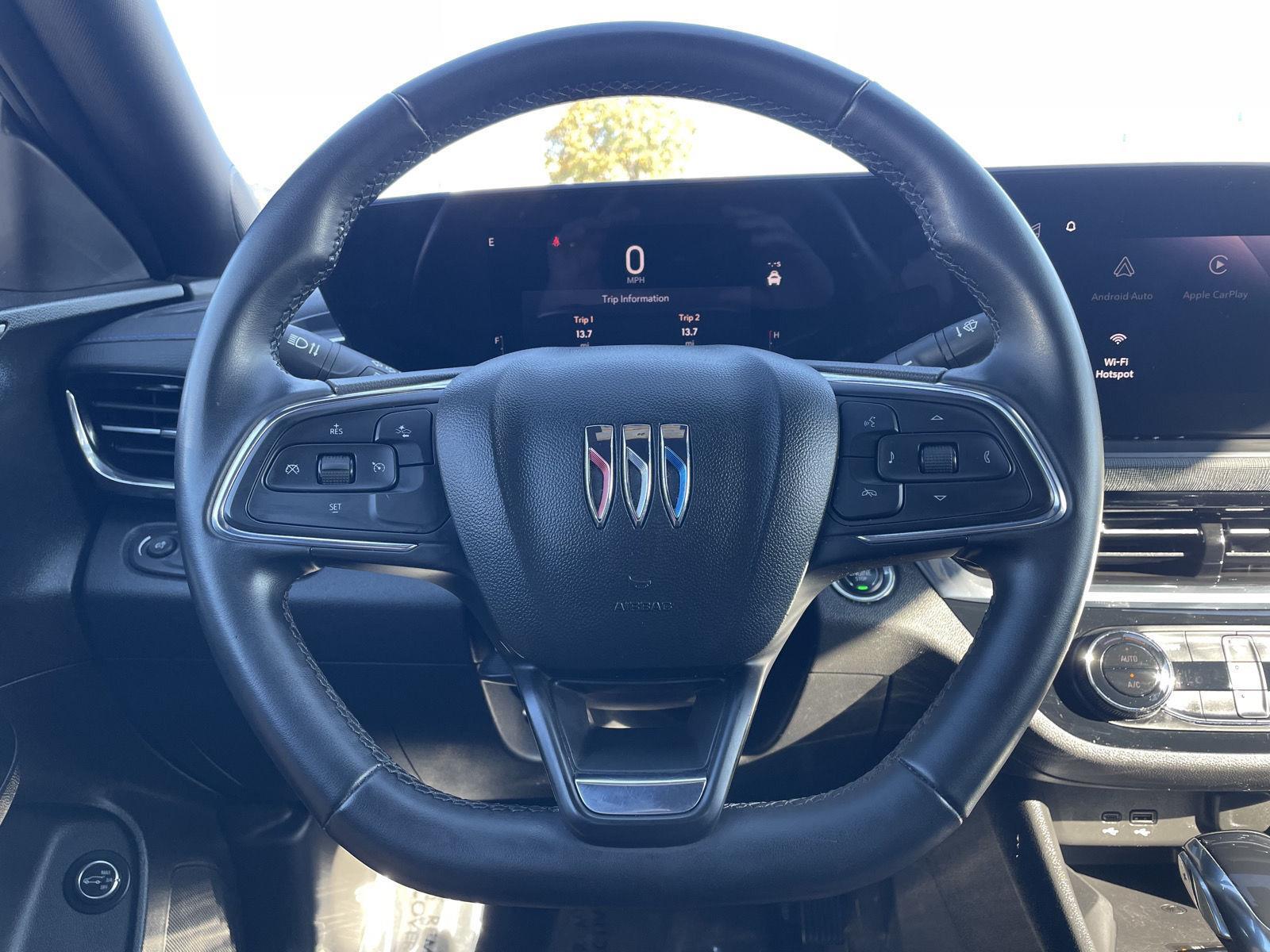 Vehicle photo 12