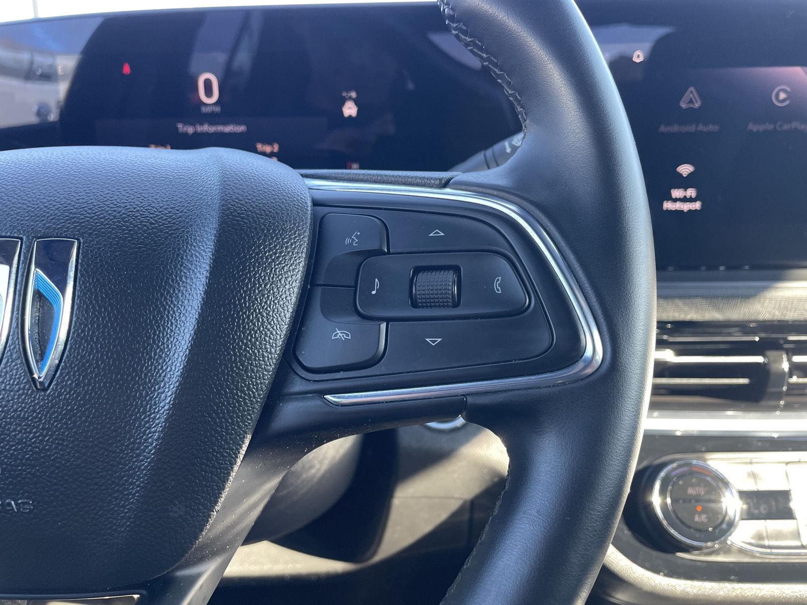Vehicle photo 14
