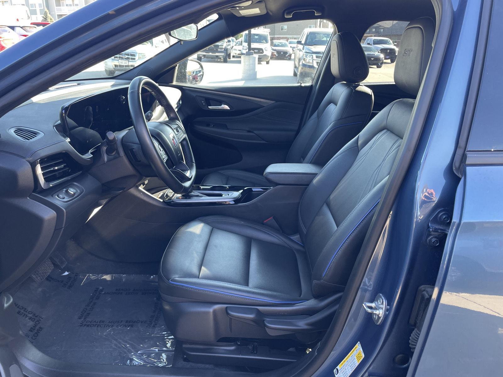Vehicle photo 17
