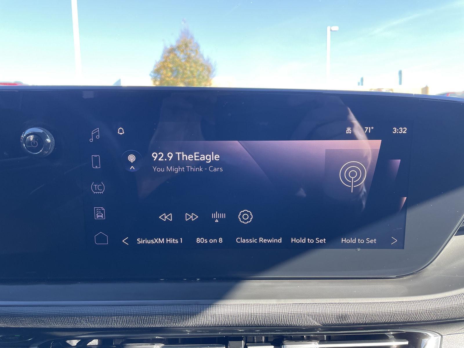 Vehicle photo 23