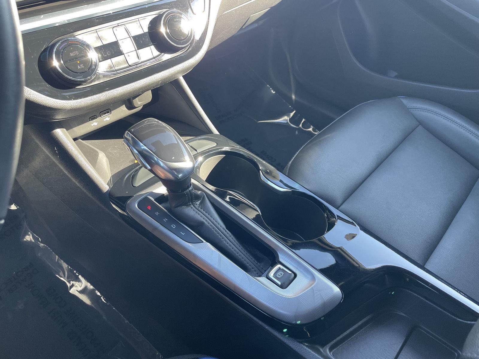 Vehicle photo 28