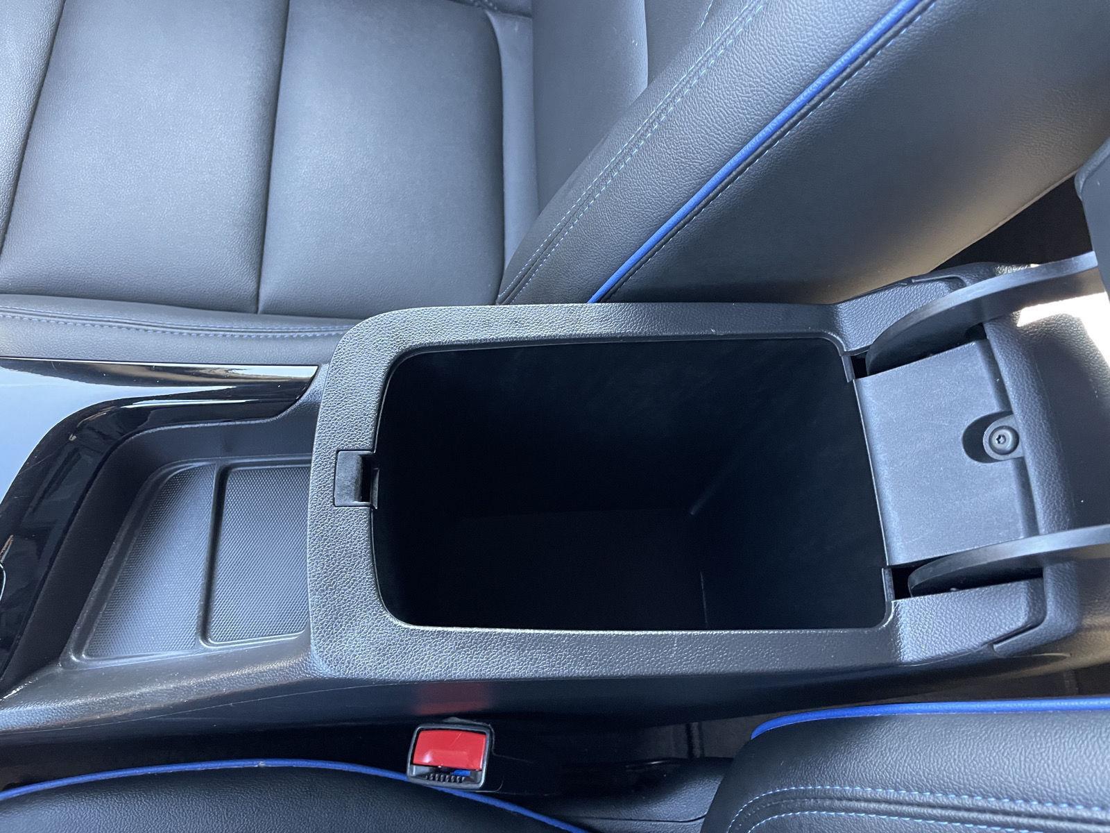 Vehicle photo 29