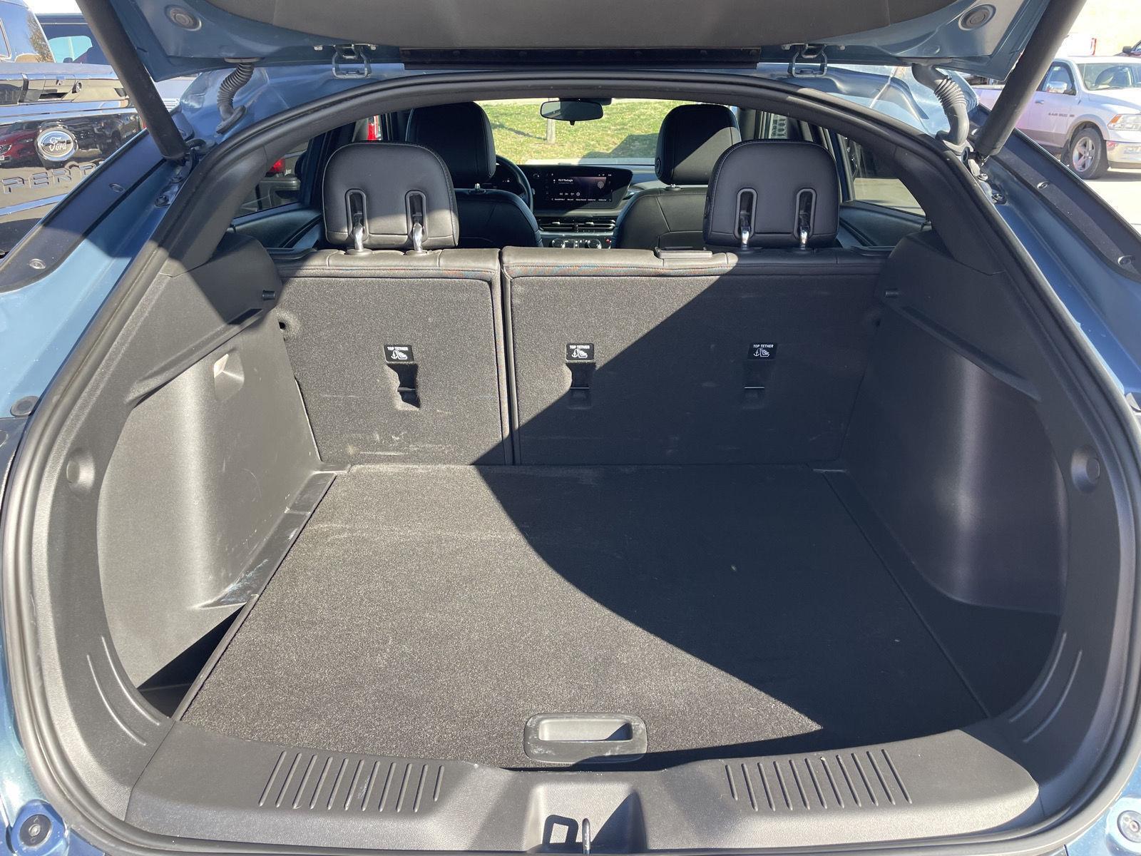 Vehicle photo 33