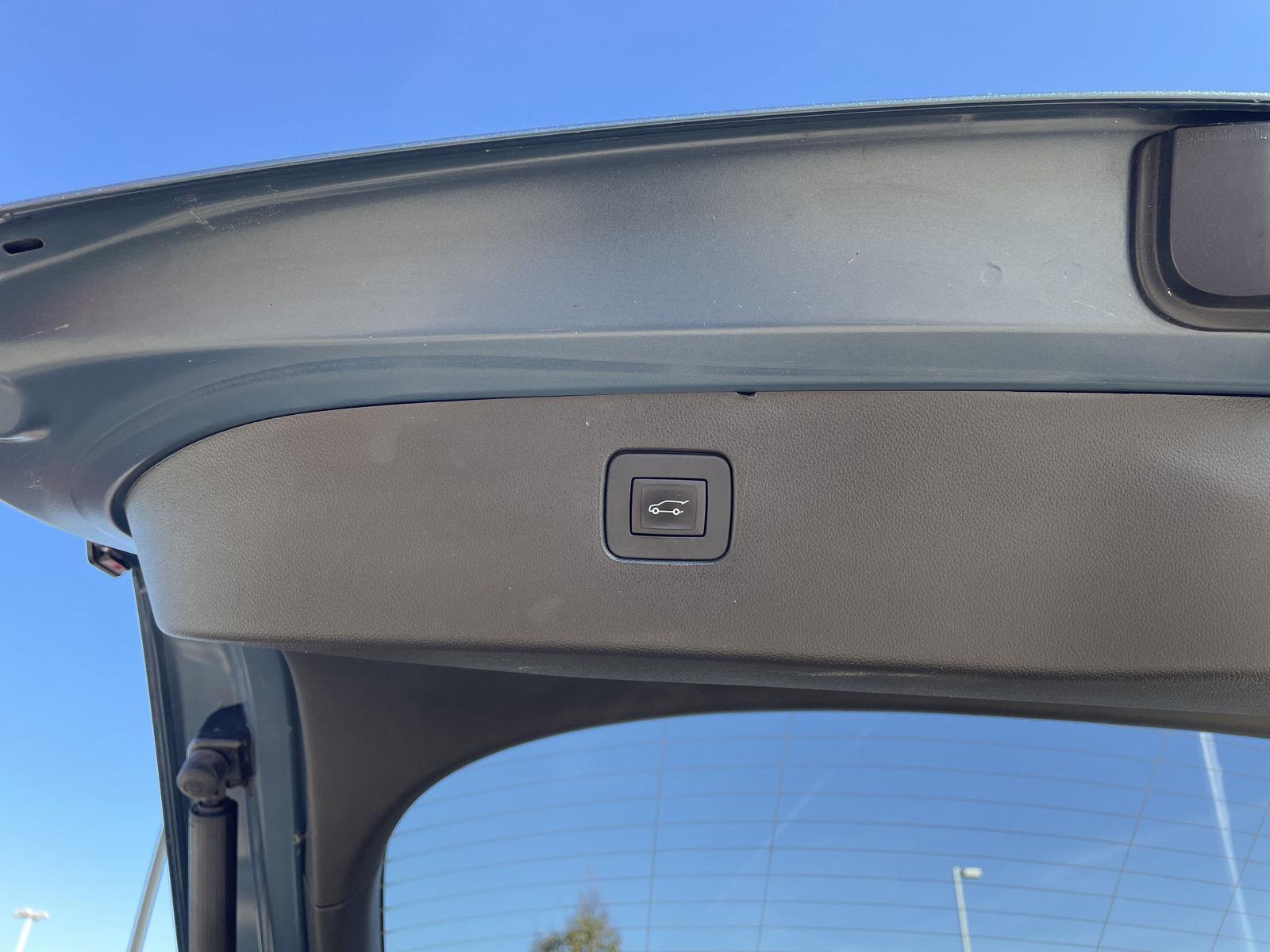 Vehicle photo 34
