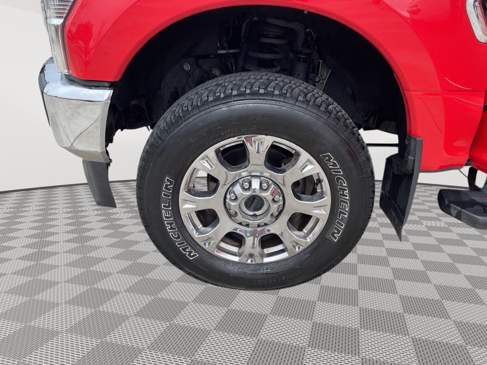 Vehicle photo 10