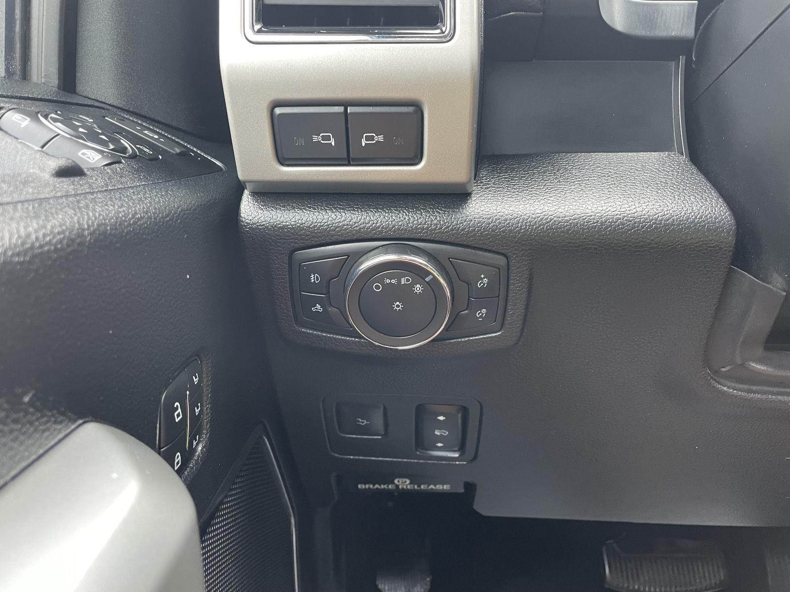 Vehicle photo 16