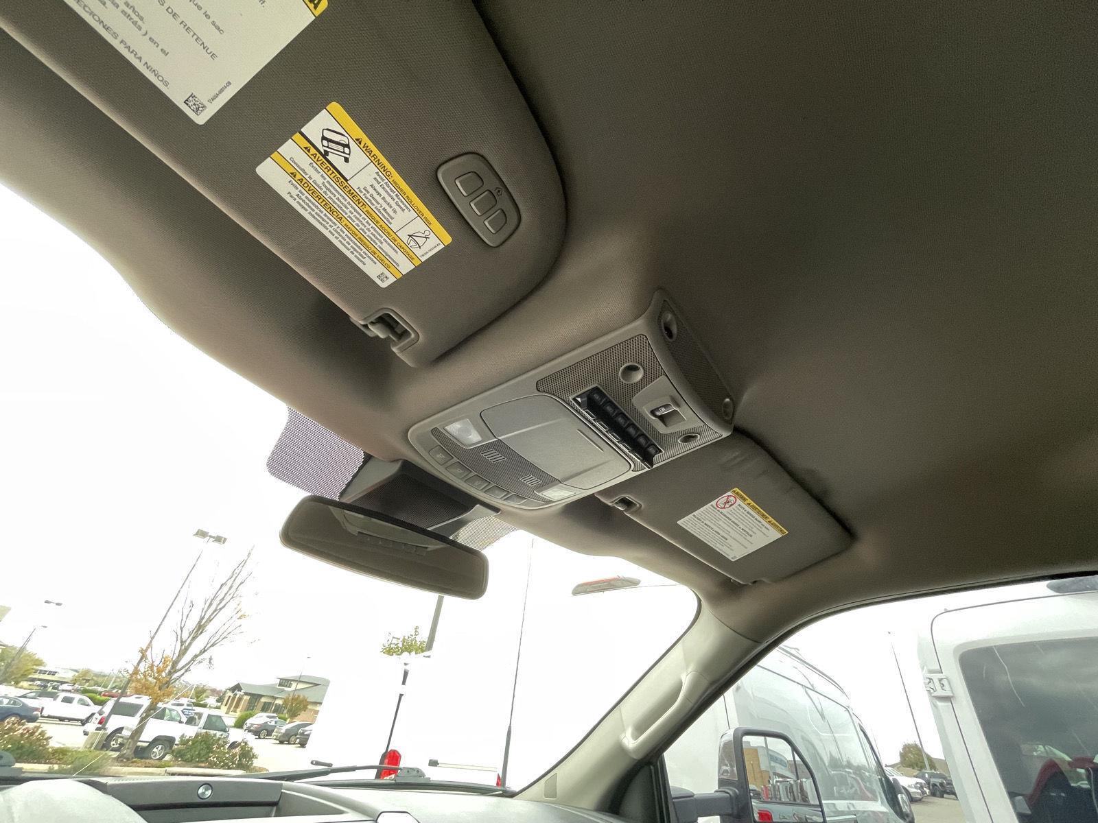 Vehicle photo 21