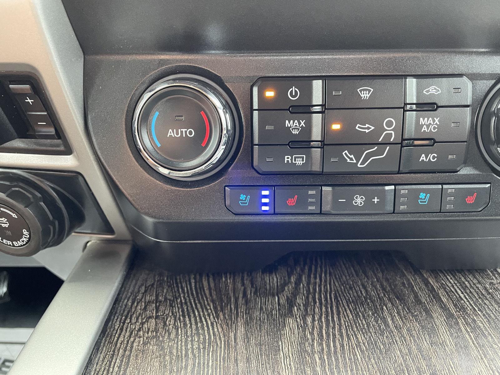 Vehicle photo 29