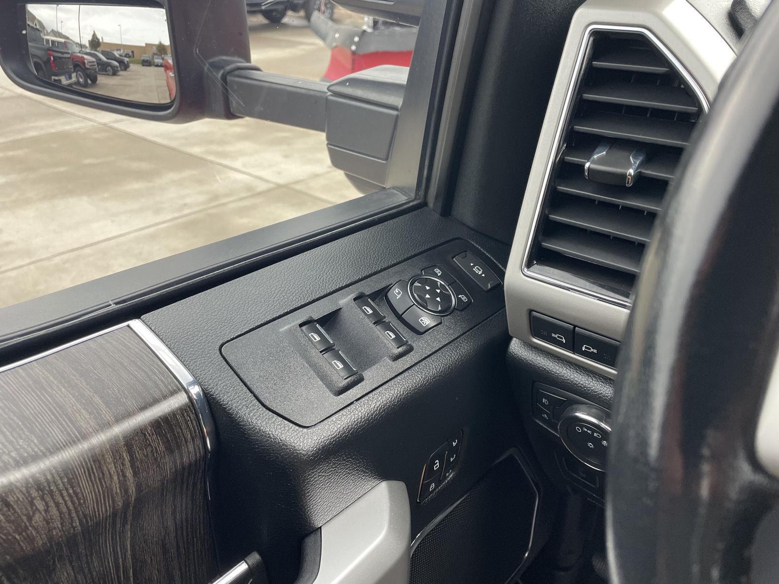 Vehicle photo 35