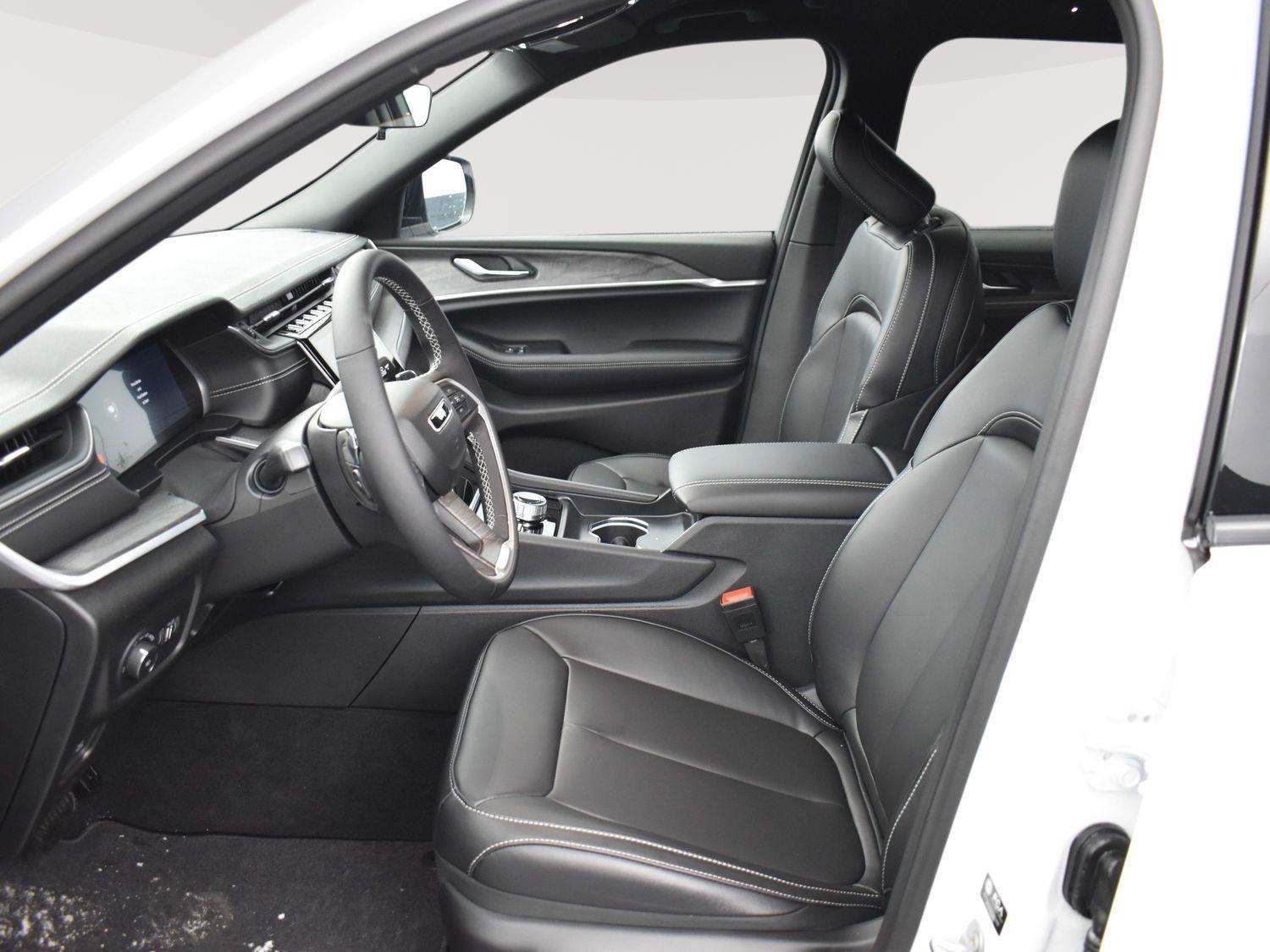 New 2025 Jeep Grand Cherokee Limited SUV/Crossover for sale in Grand Island NE