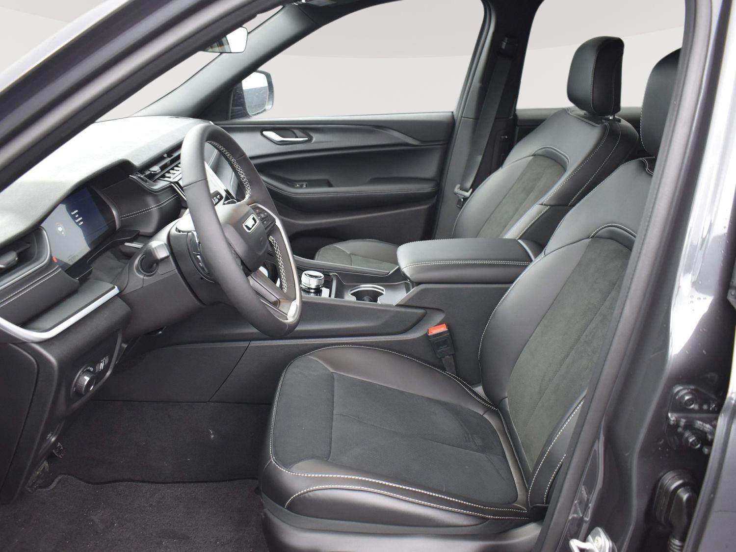 New 2025 Jeep Grand Cherokee L Laredo SUV for sale in Grand Island NE