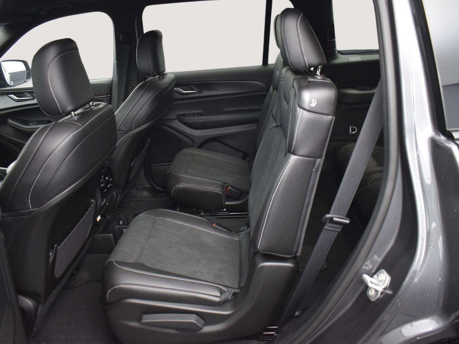 New 2025 Jeep Grand Cherokee L Laredo SUV for sale in Grand Island NE