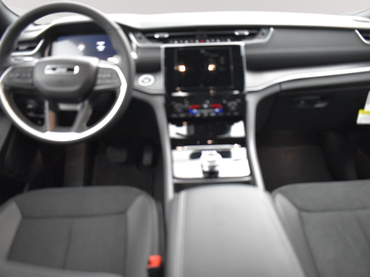 New 2025 Jeep Grand Cherokee L Laredo SUV for sale in Grand Island NE