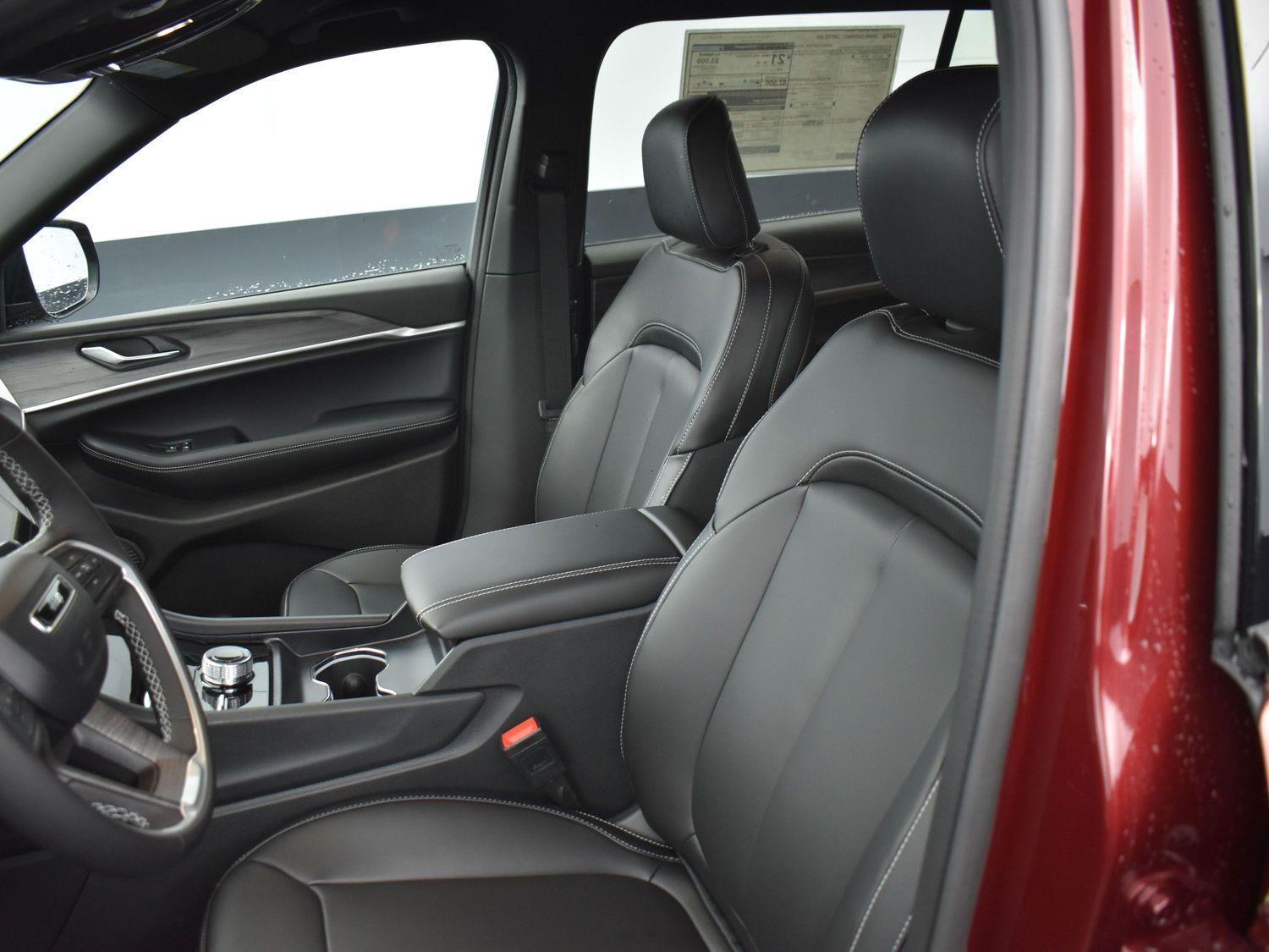 New 2025 Jeep Grand Cherokee L Limited SUV for sale in Grand Island NE