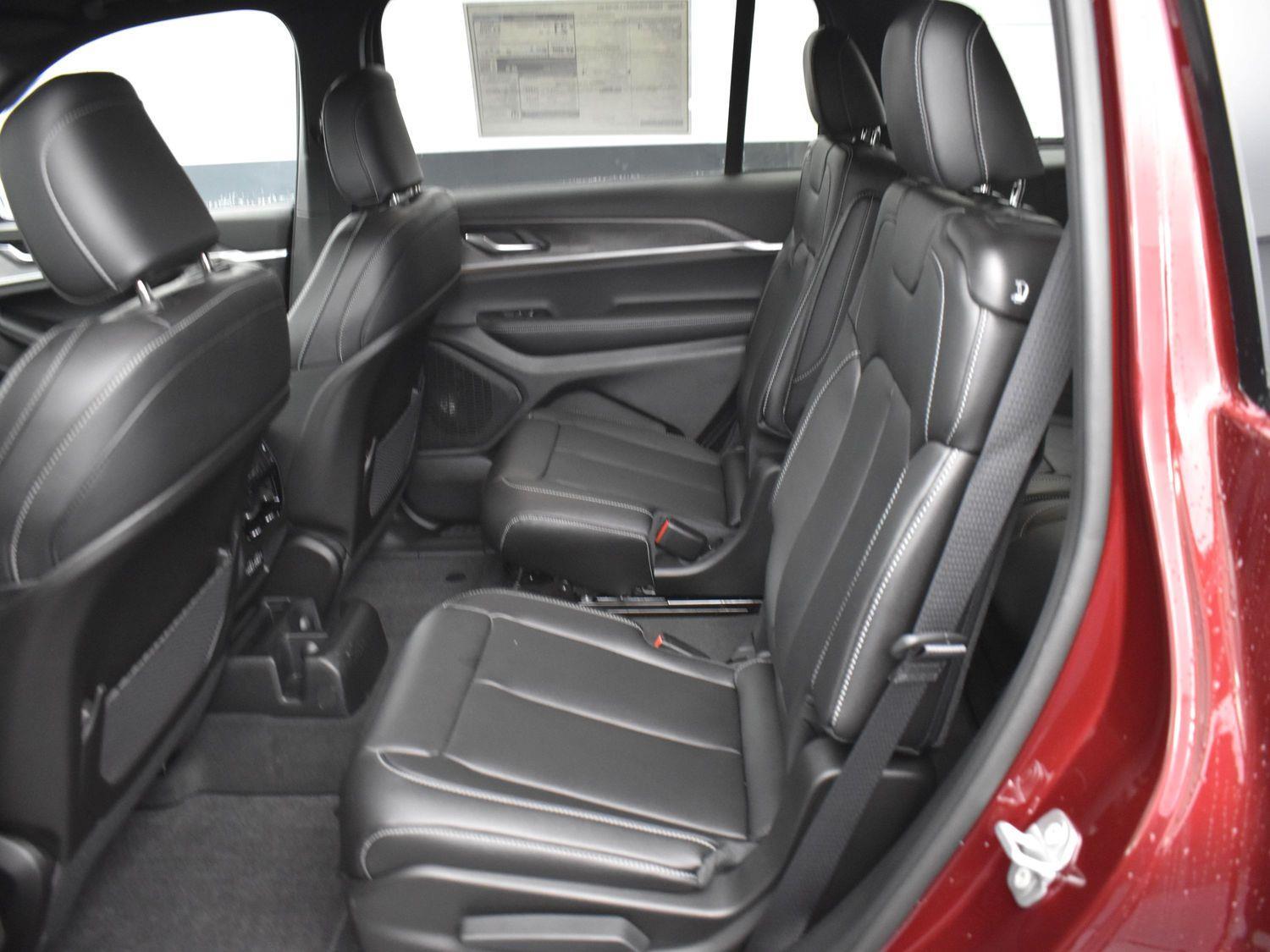 New 2025 Jeep Grand Cherokee L Limited SUV for sale in Grand Island NE